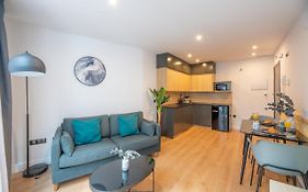 New Apartment -Shared Pool & Solarium- 1B